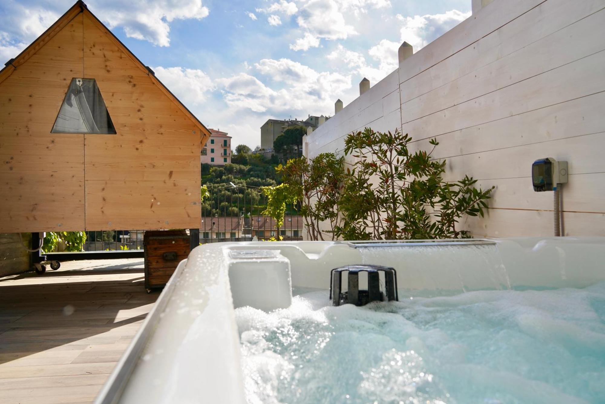 Campo de lujo Starsbox Jacuzzi Privata E Piscina Vista Mare Celle Ligure